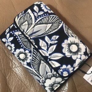Vera Bradley RFID Compact Wallet Snow Lotus